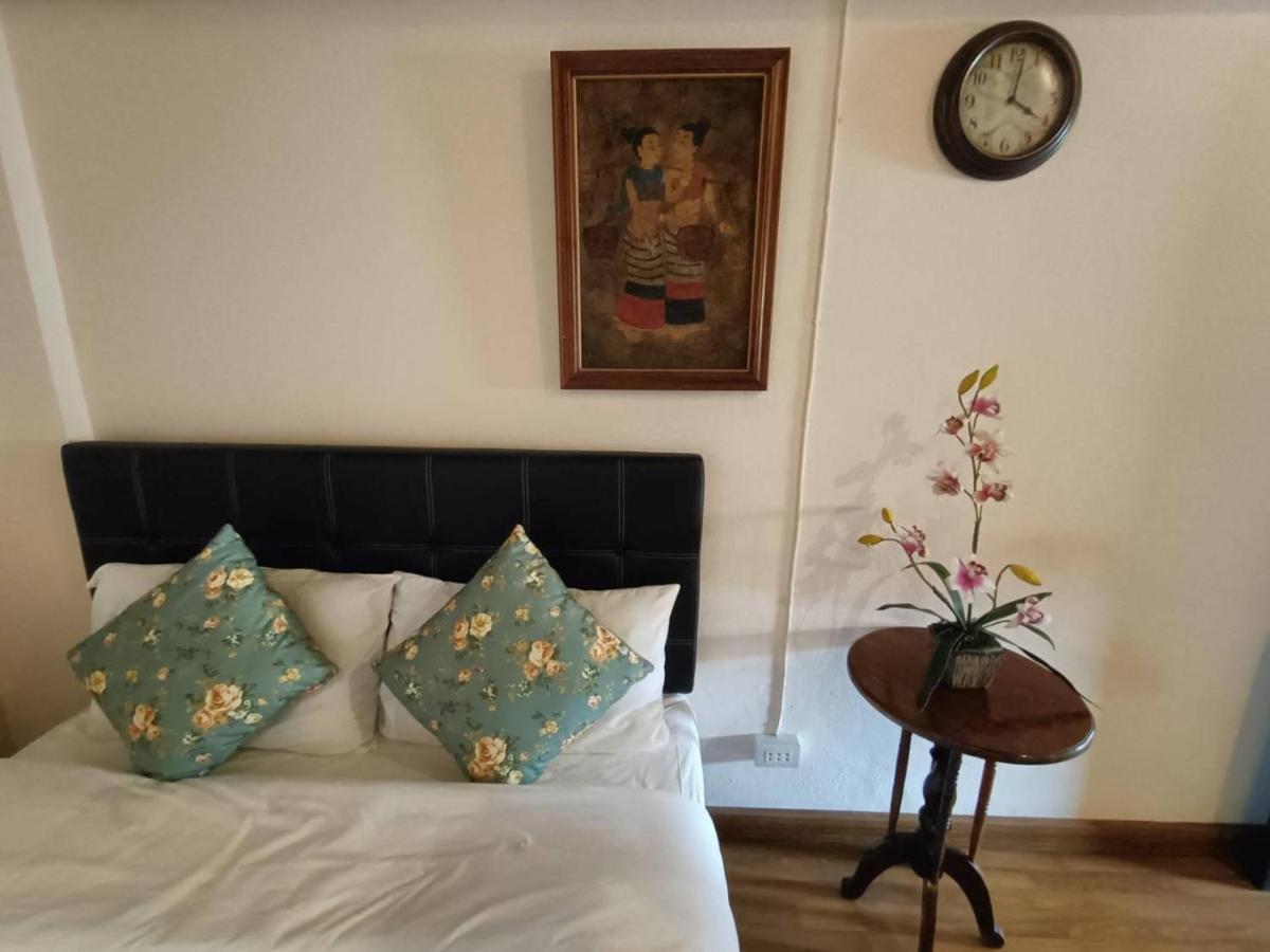 Hostel Soft Night Barzaar Chiang Mai Exterior foto